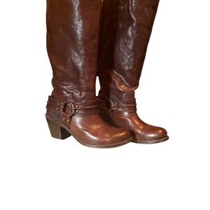 Frye- Carmen Harness Tall-Dark brown